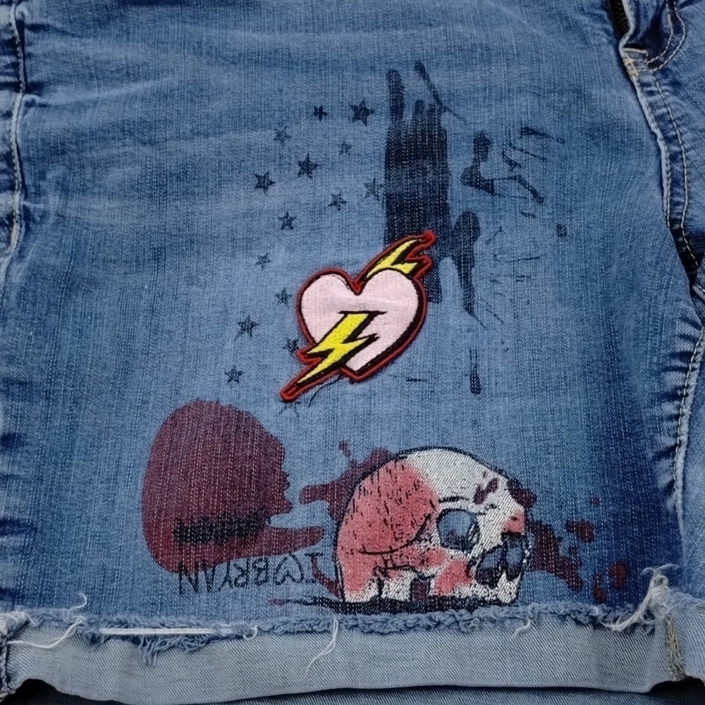 TORRID Premium Jean Shorts Patches & Paint Size 20 Designed in LA 90's - Picture 6 of 14